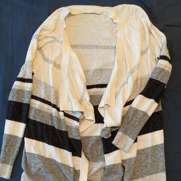 Sweaters - 🔥2/$7🔥Waterfall Style Open Cardigan